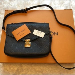 Louis Vuitton Pochette Metis in Noir / Black